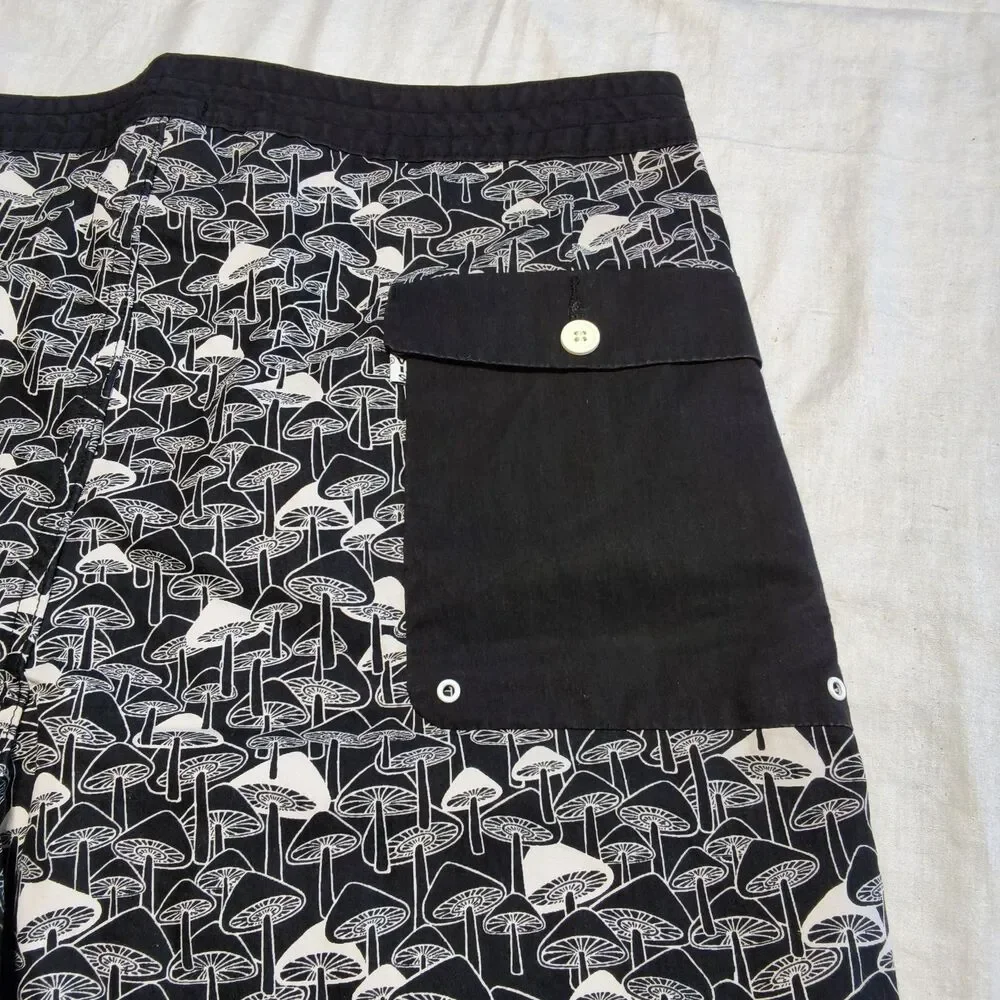 Levi's California Mens Board Shorts Black/White Mushroom Print Cargo size 34